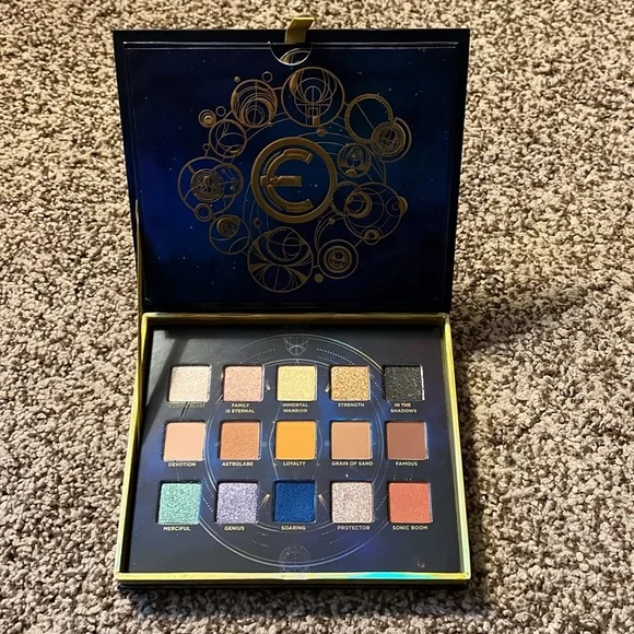 Urban Decay Eternals eyeshadow palette - Picture 8 of 9